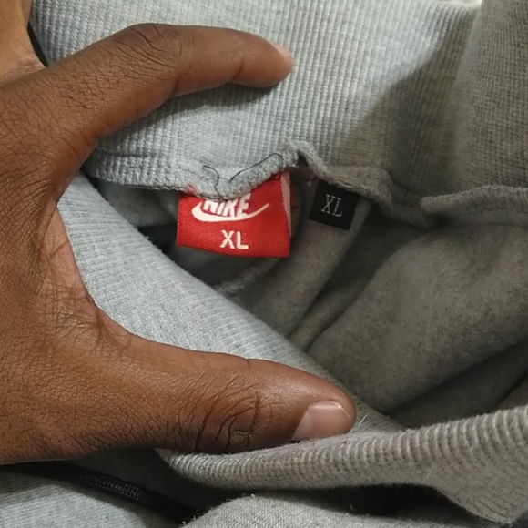 Used niked sweats only worn once - Picture 2 of 4